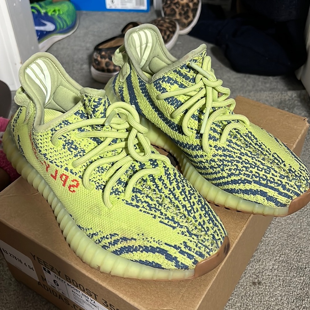 Yeezy boost 350 V2